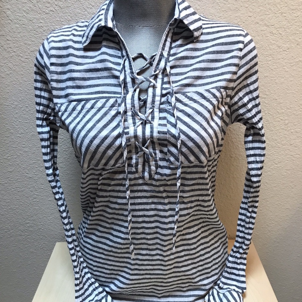 Mountain Hardwear Medium. Long Sleeve lightweight. Black & White Stripes